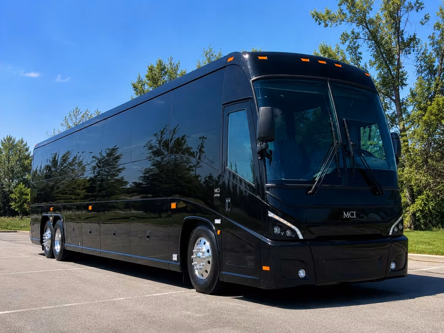 find the right employee shuttle bus for your arlington commute